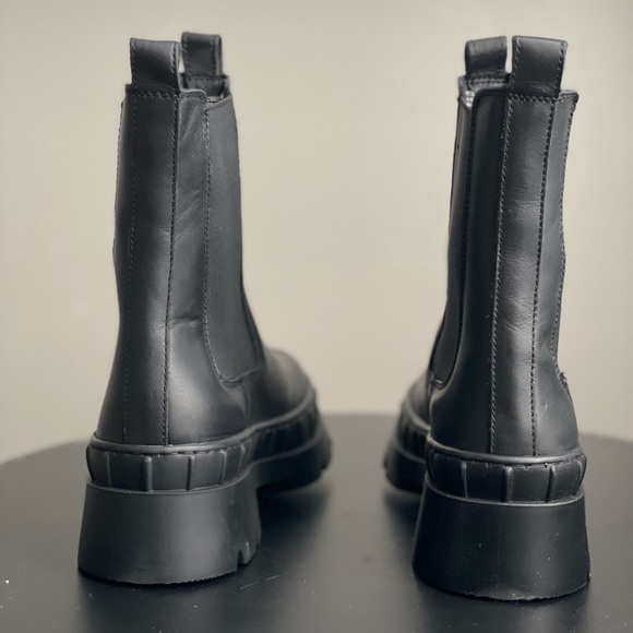 Steve Madden Barclay Boot in Black Leather - Picture 7 of 9